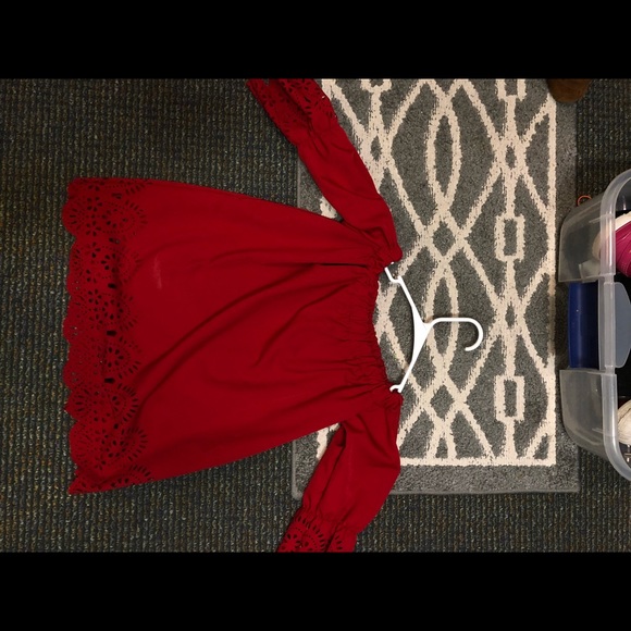 Off shoulder red top - Picture 2 of 2